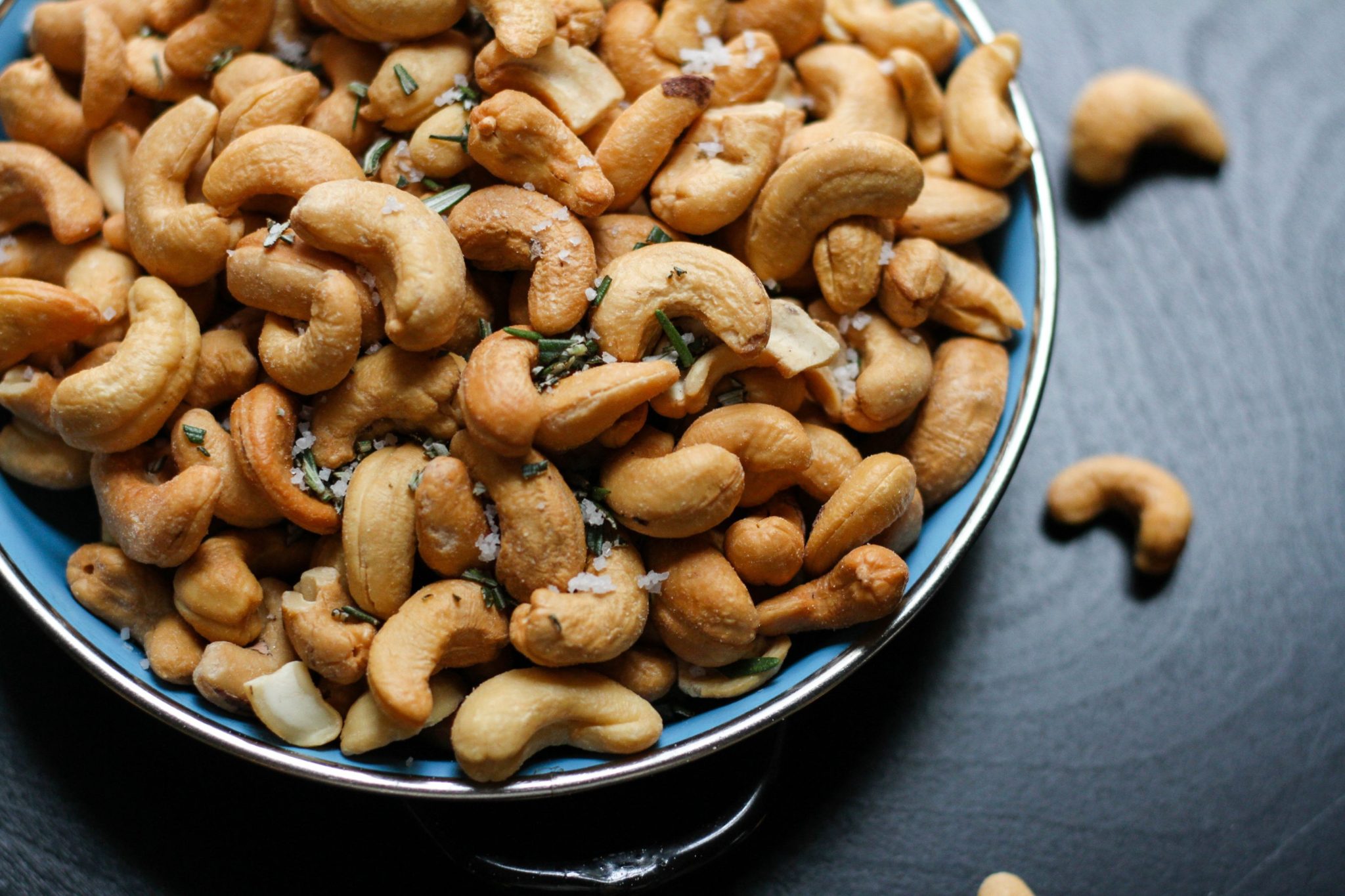 Cashew nuts are rich in magnesium